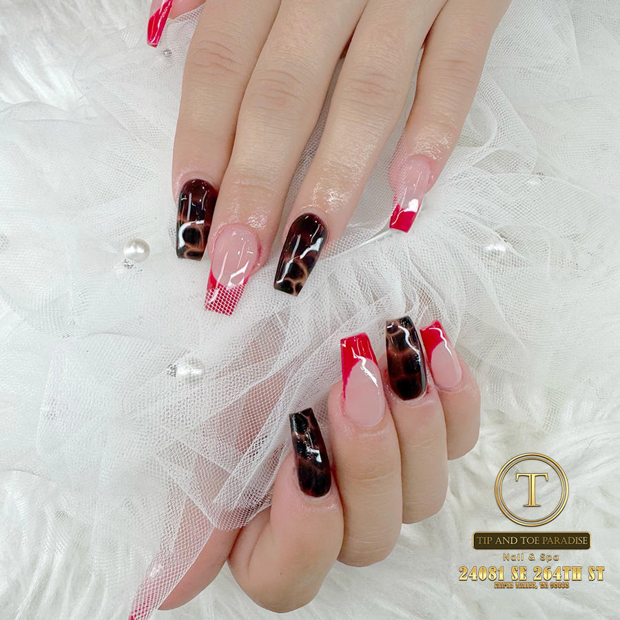 Trendy gel nails